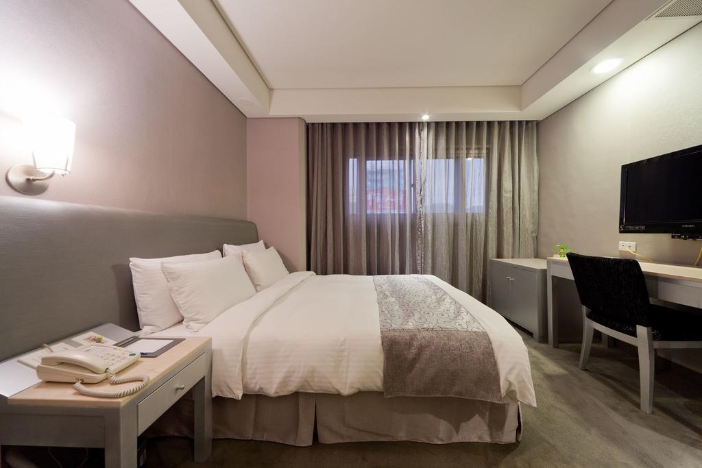 קילונג Harbor View Hotel מראה חיצוני תמונה